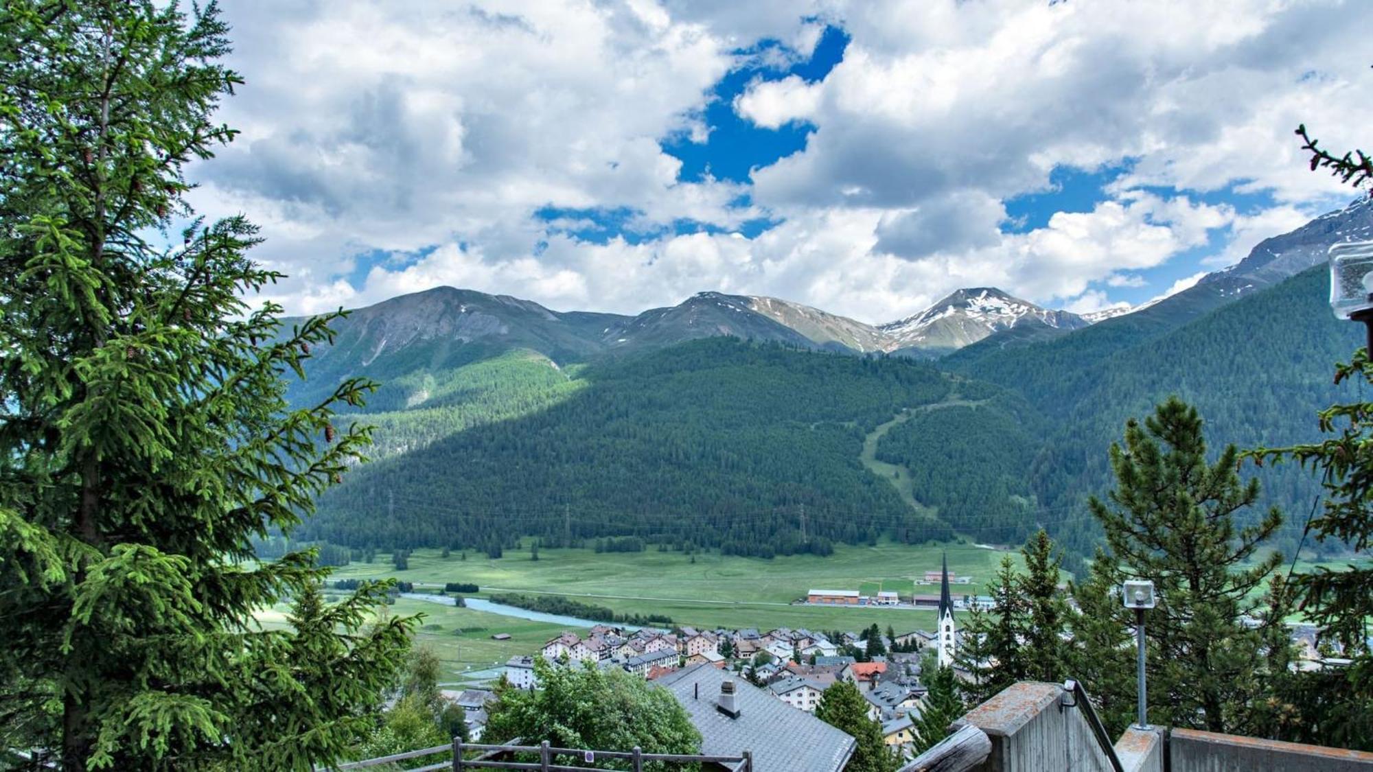 Chesa Flurigna - Zuoz Appartement Buitenkant foto
